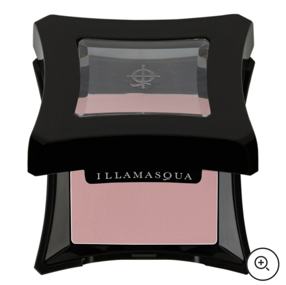 Illamasqua blusher in Katie